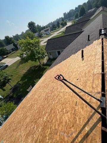 Kingpin Construction crew at work on a Northeast Ohio roof