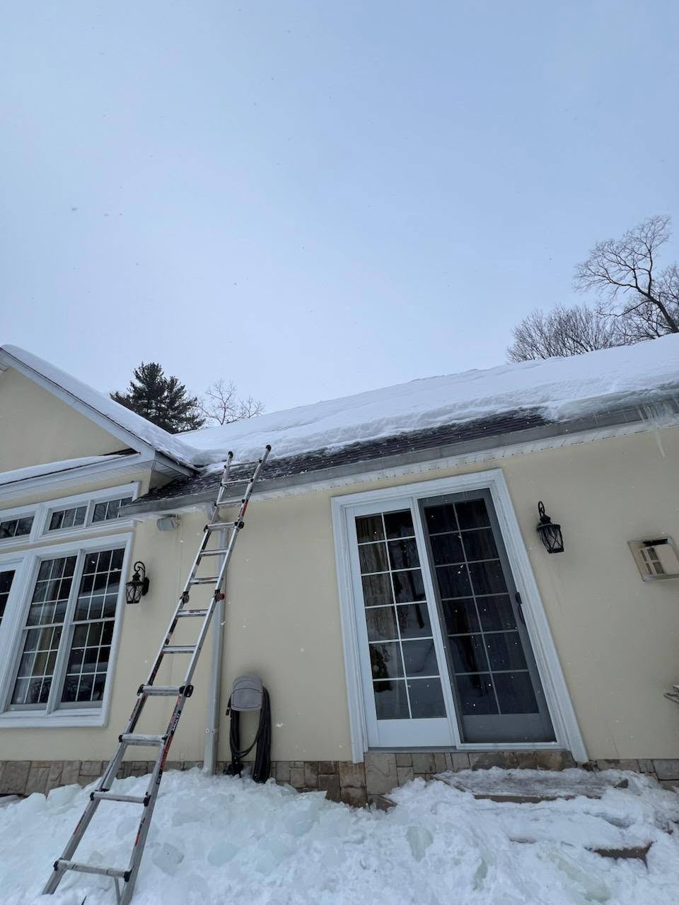 Kingpin Construction crew at work on a Northeast Ohio roof