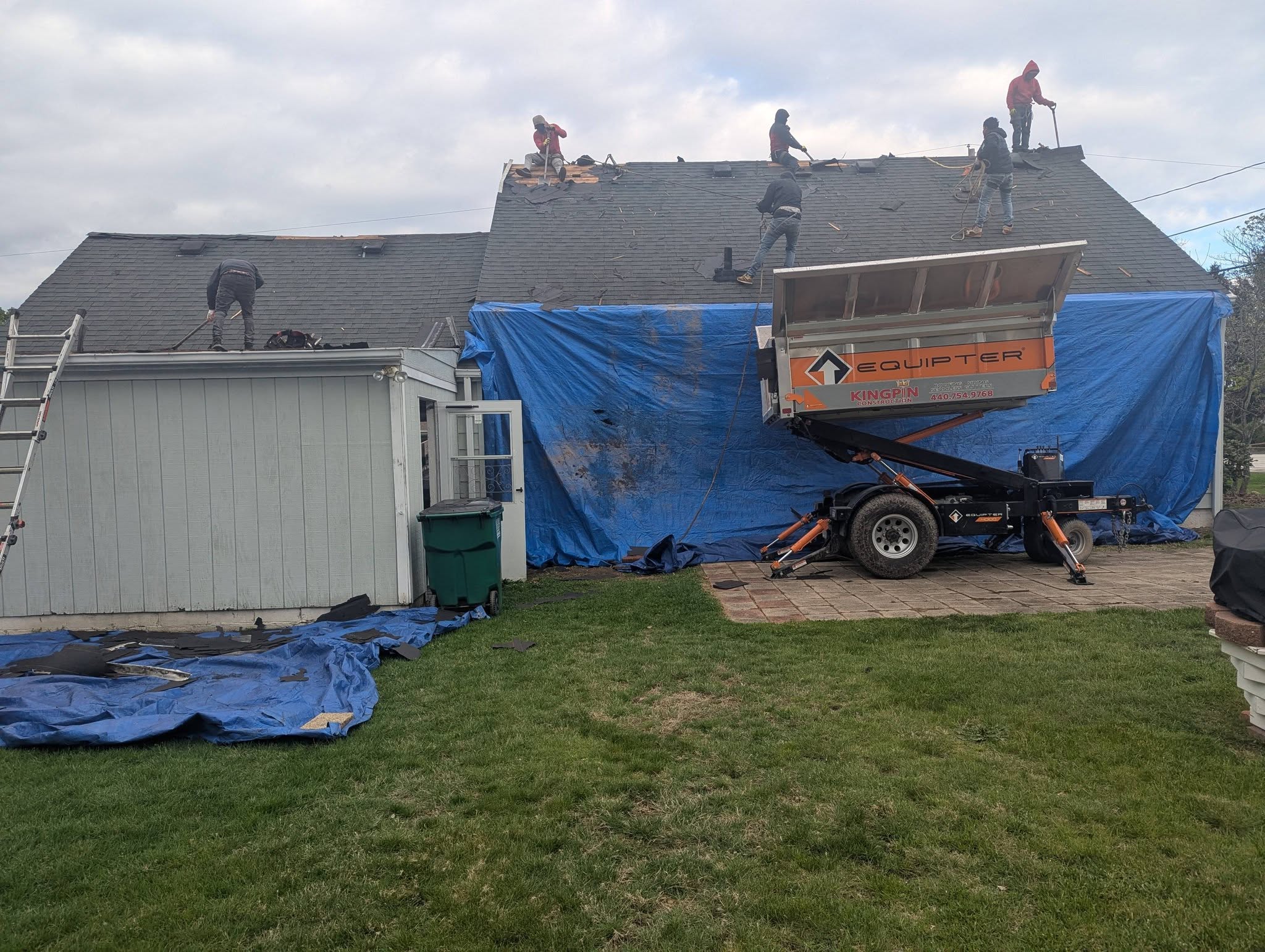 Kingpin Construction crew at work on a Northeast Ohio roof