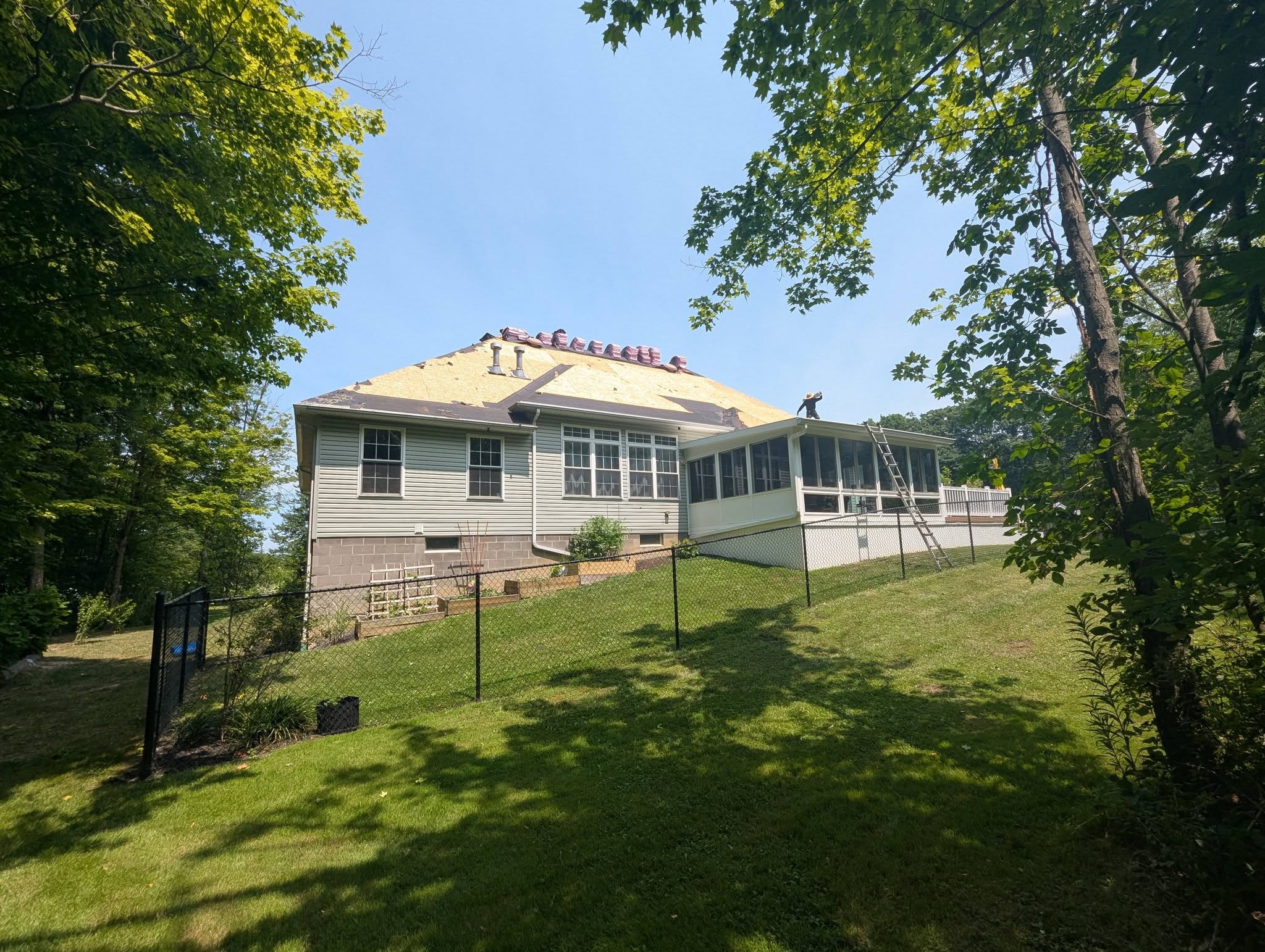Kingpin Construction crew at work on a Northeast Ohio roof