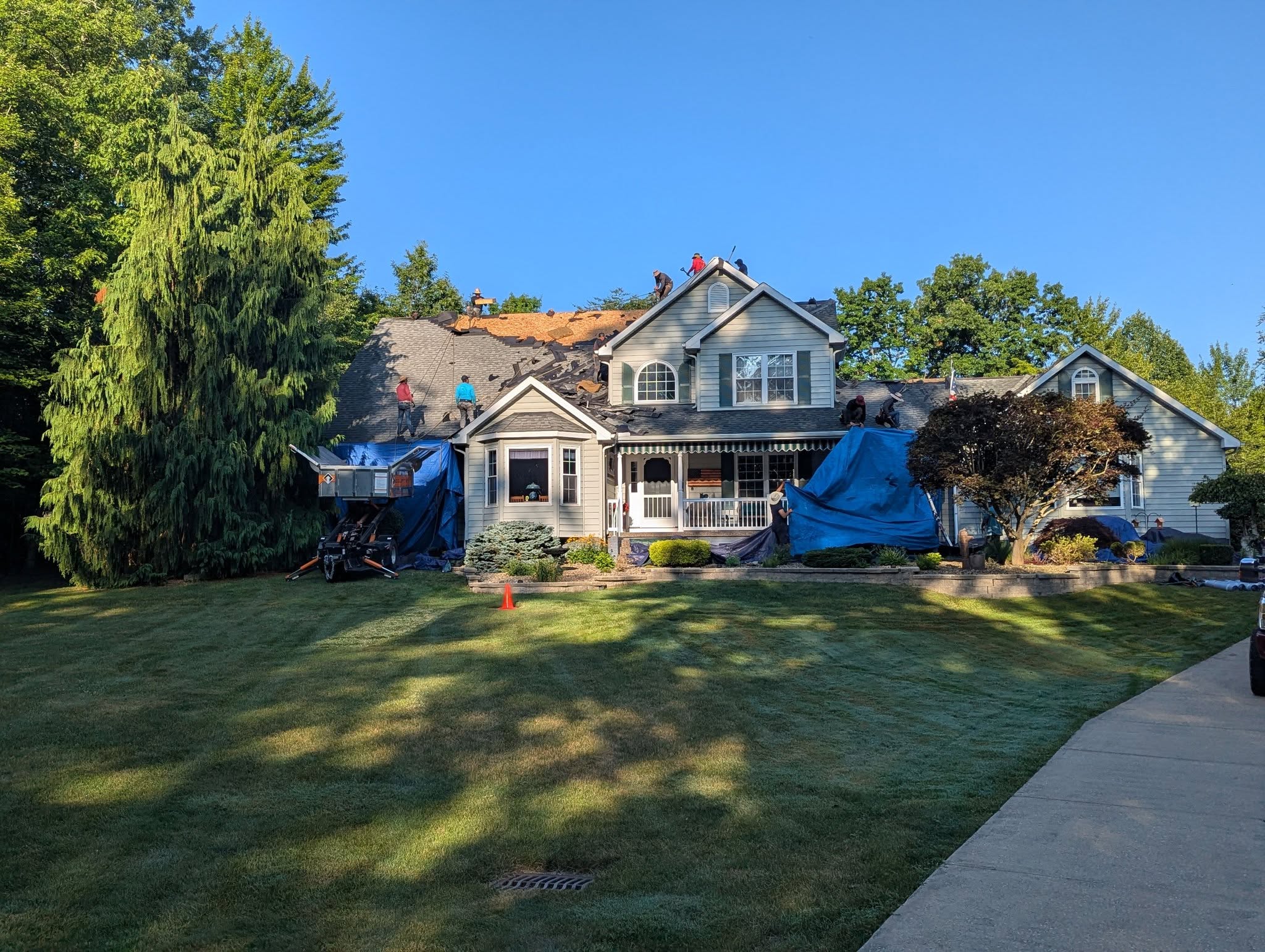 Kingpin Construction crew at work on a Northeast Ohio roof
